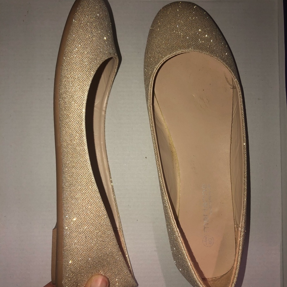 Rounded Sparkle Pumps